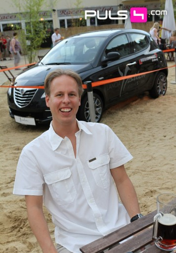 Sand in the city 9.7.11.jpg - 127310 Bytes